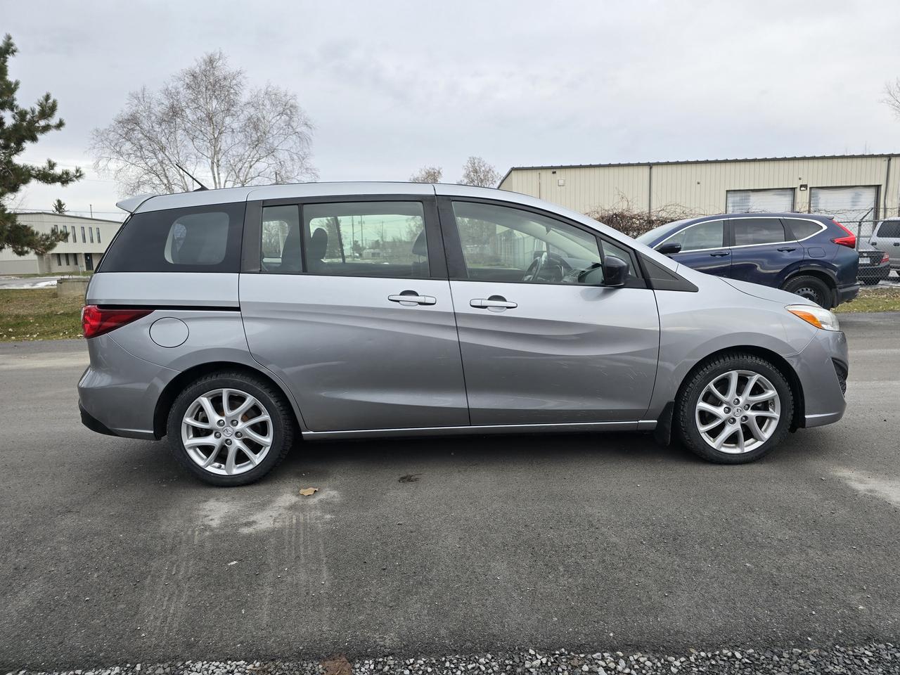2017 Mazda MAZDA5 Touring Photo