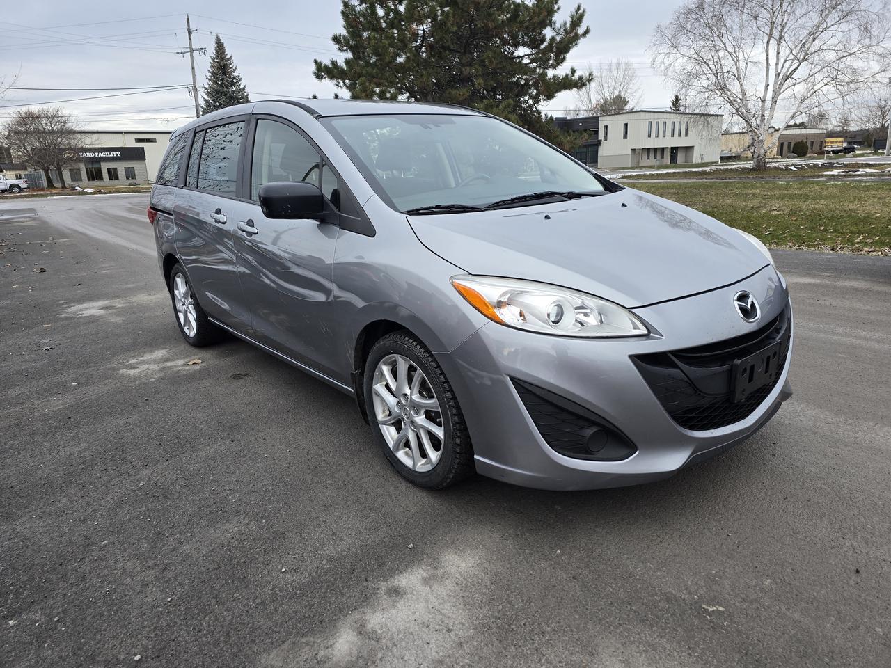 2017 Mazda MAZDA5 Touring Photo2