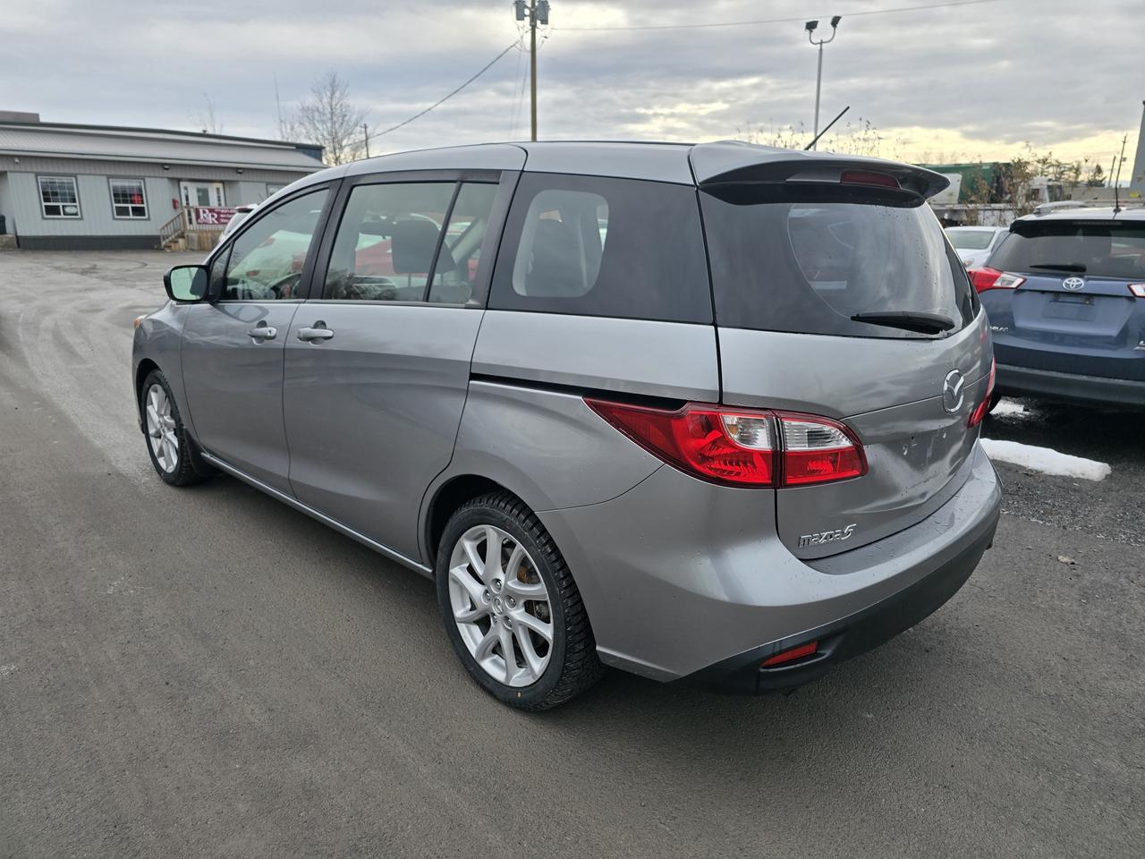 2017 Mazda MAZDA5 Touring Photo