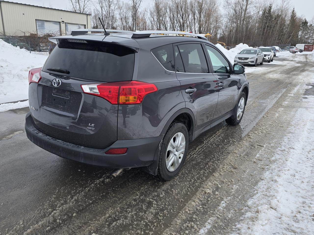 2015 Toyota RAV4 LE Photo3
