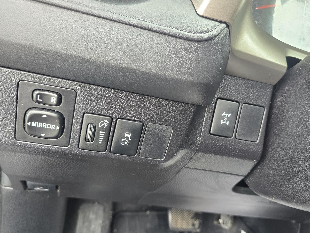 2015 Toyota RAV4 LE Photo