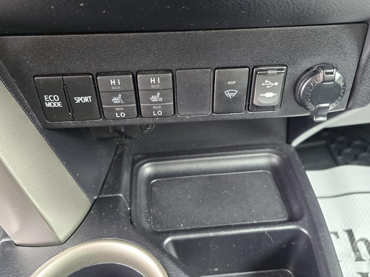 2015 Toyota RAV4 LE Photo