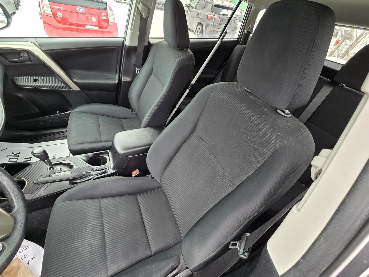 2015 Toyota RAV4 LE Photo