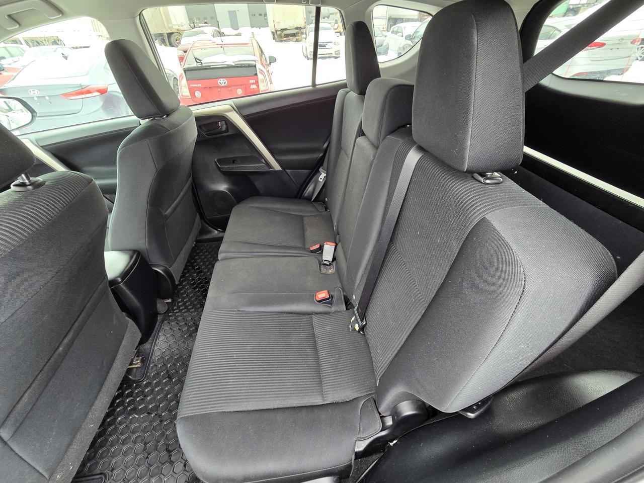 2015 Toyota RAV4 LE Photo