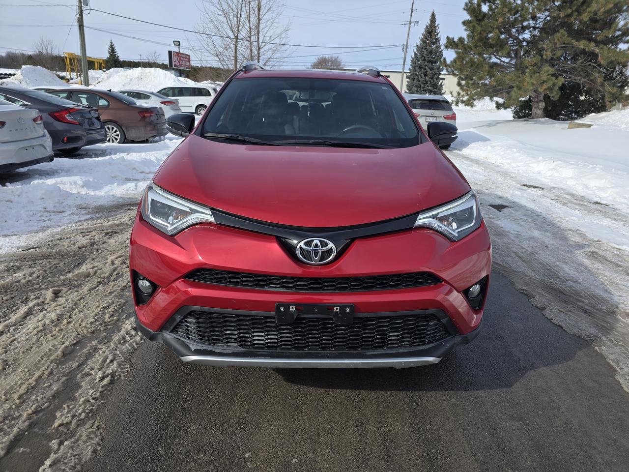 2016 Toyota RAV4 se Photo2