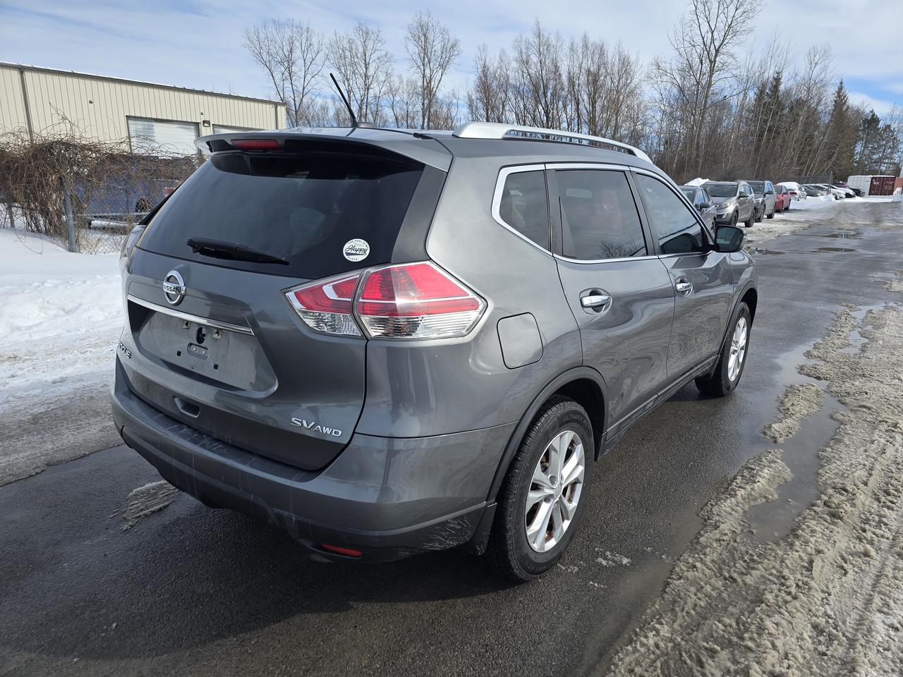 2016 Nissan Rogue SV Photo3