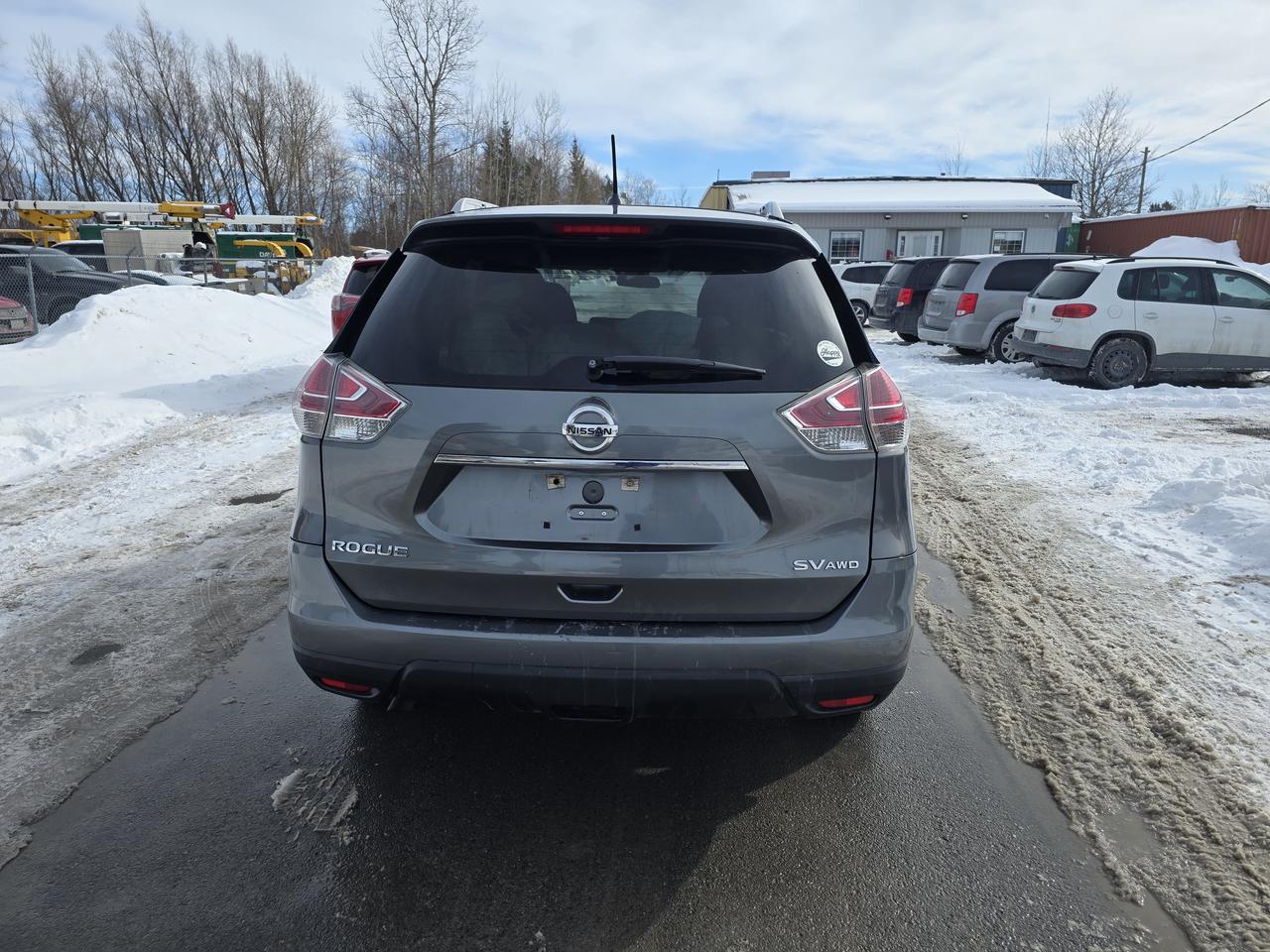 2016 Nissan Rogue SV Photo4