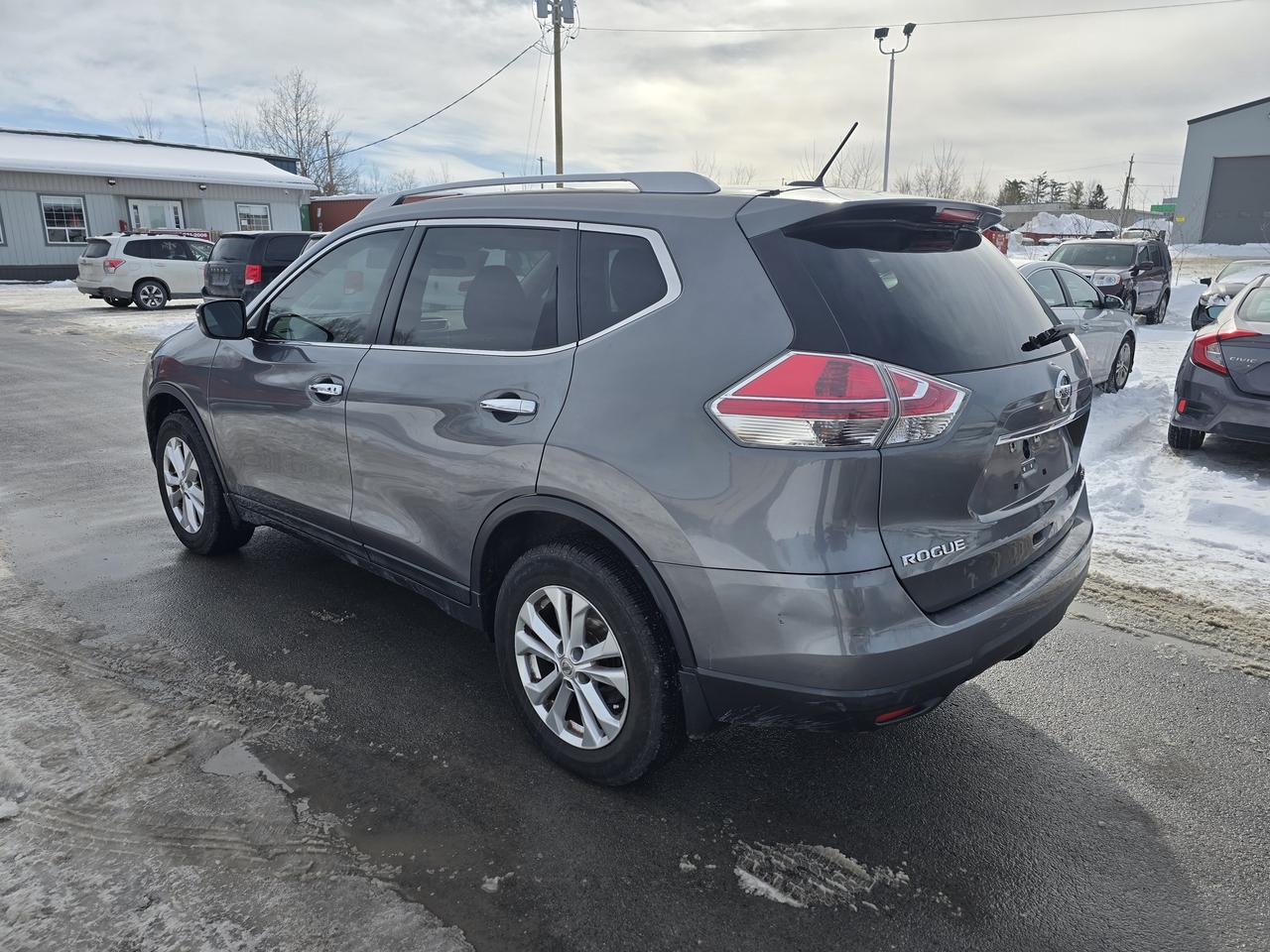 2016 Nissan Rogue SV Photo