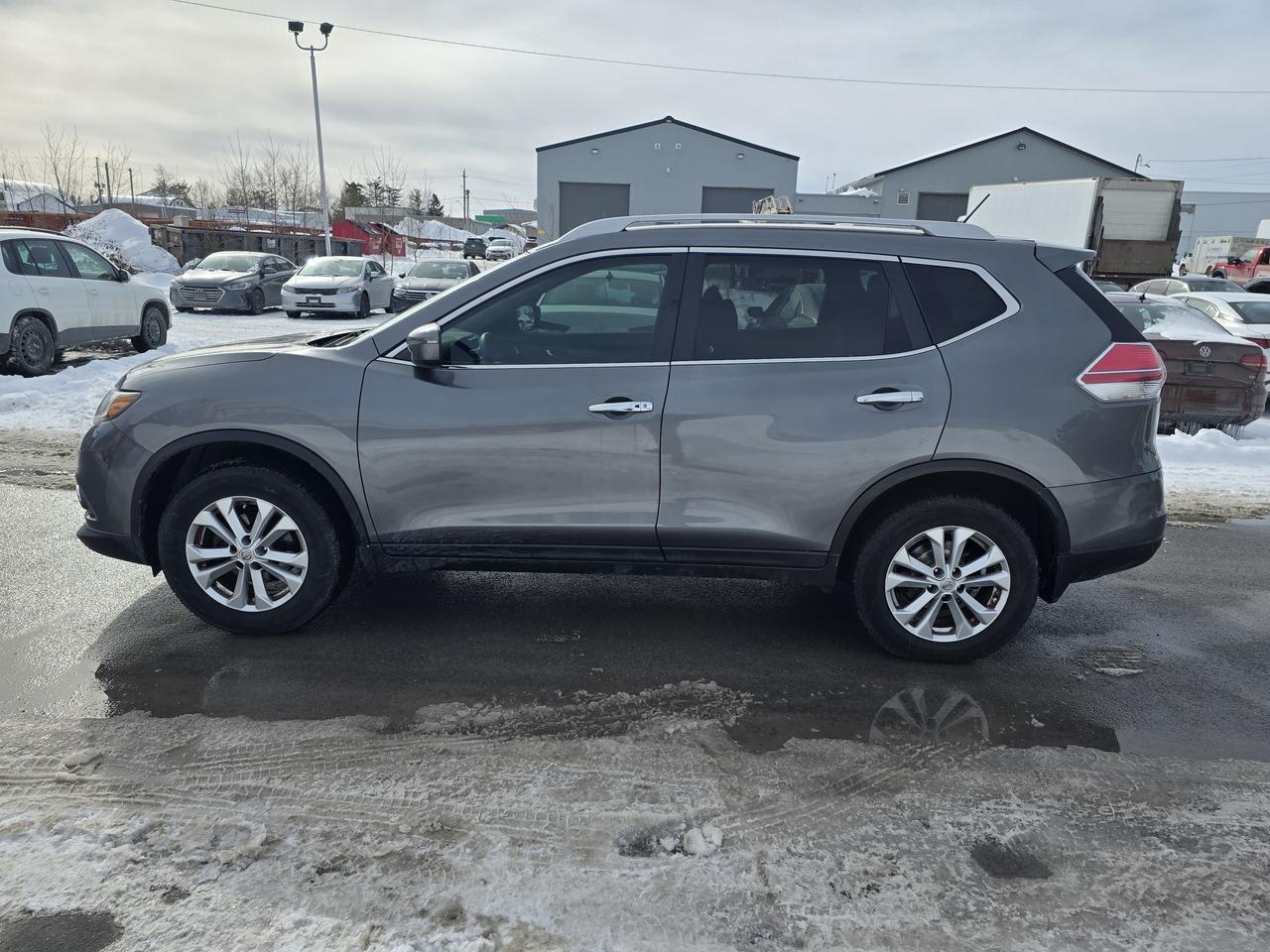 2016 Nissan Rogue SV Photo