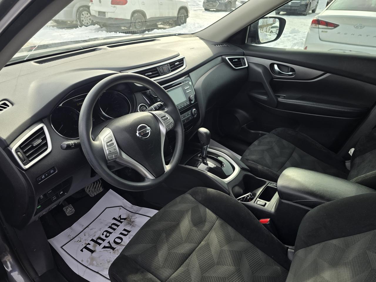 2016 Nissan Rogue SV Photo