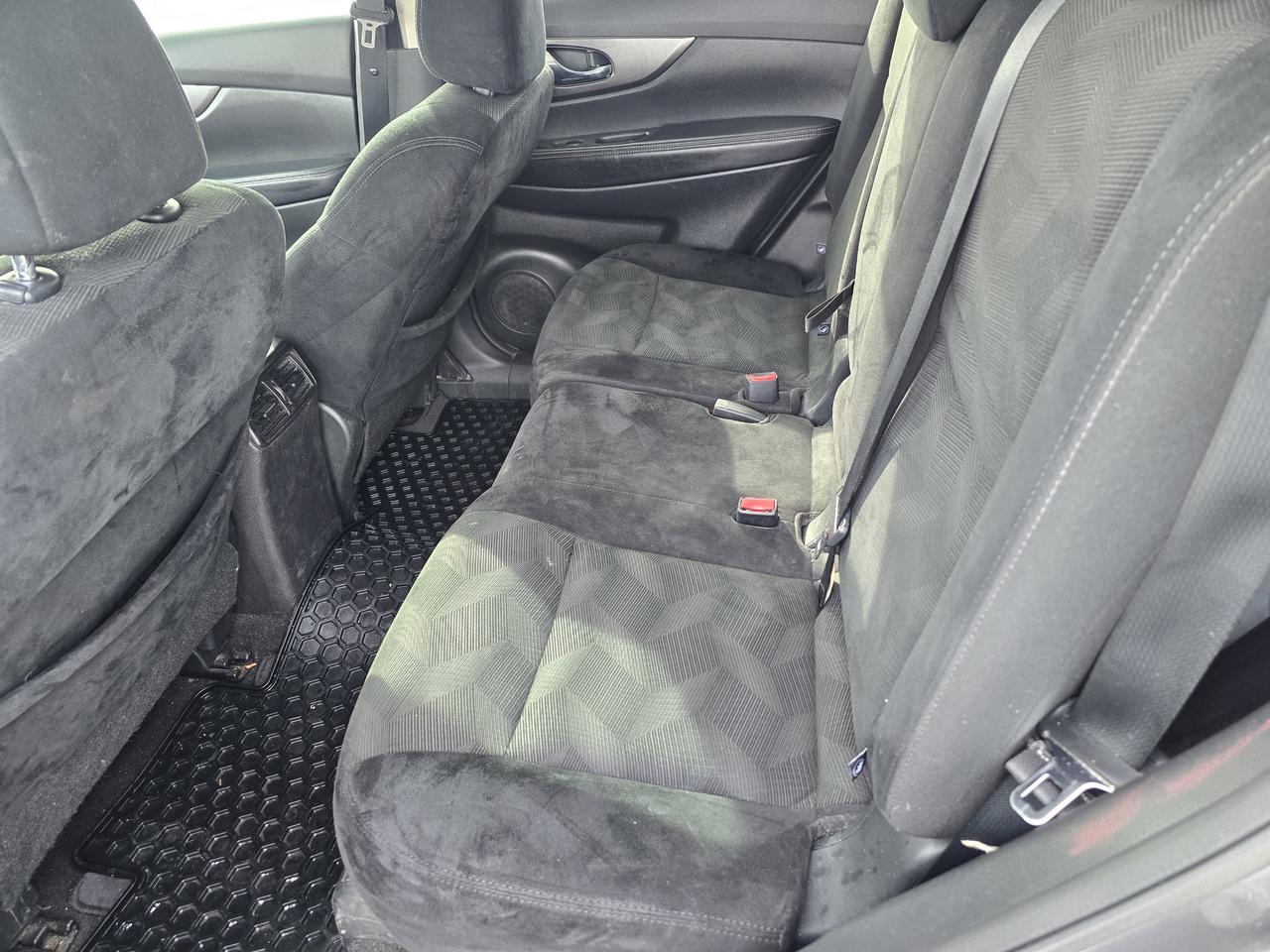 2016 Nissan Rogue SV Photo