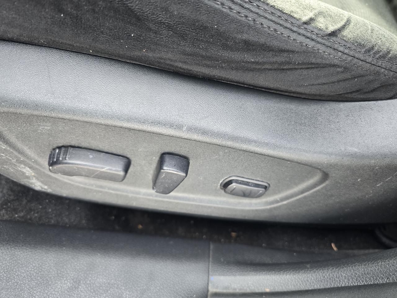 2016 Nissan Rogue SV Photo