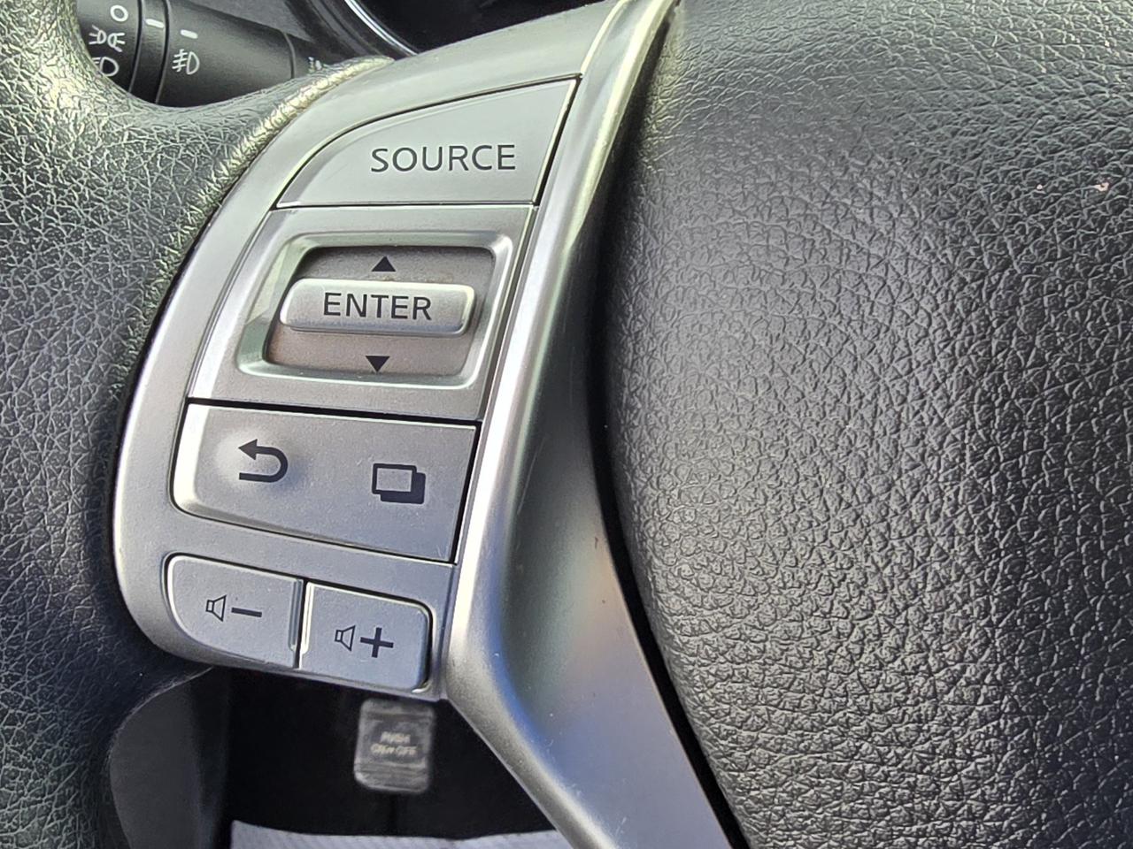 2016 Nissan Rogue SV Photo