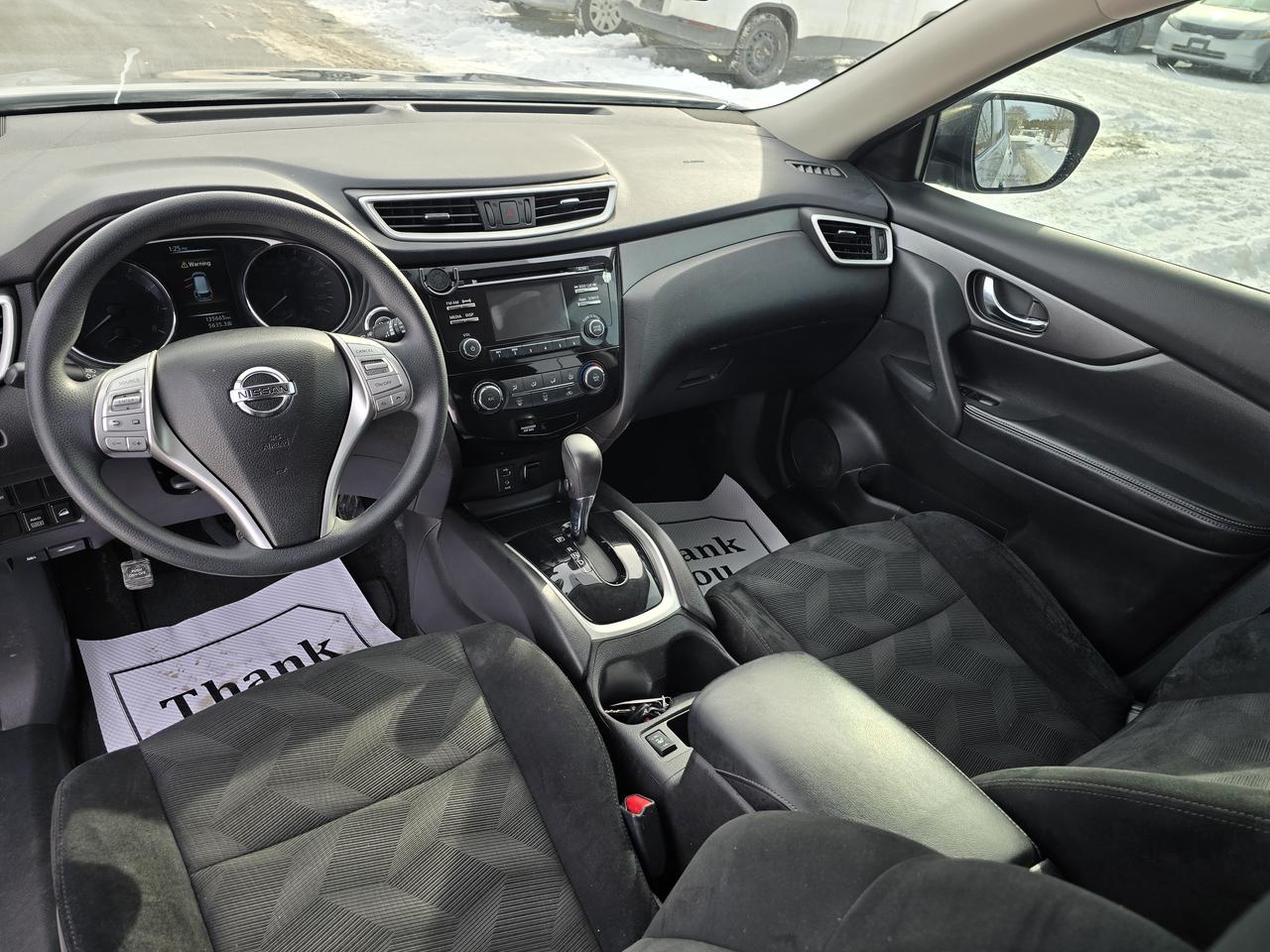 2016 Nissan Rogue SV Photo