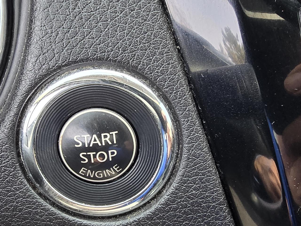 2016 Nissan Rogue SV Photo