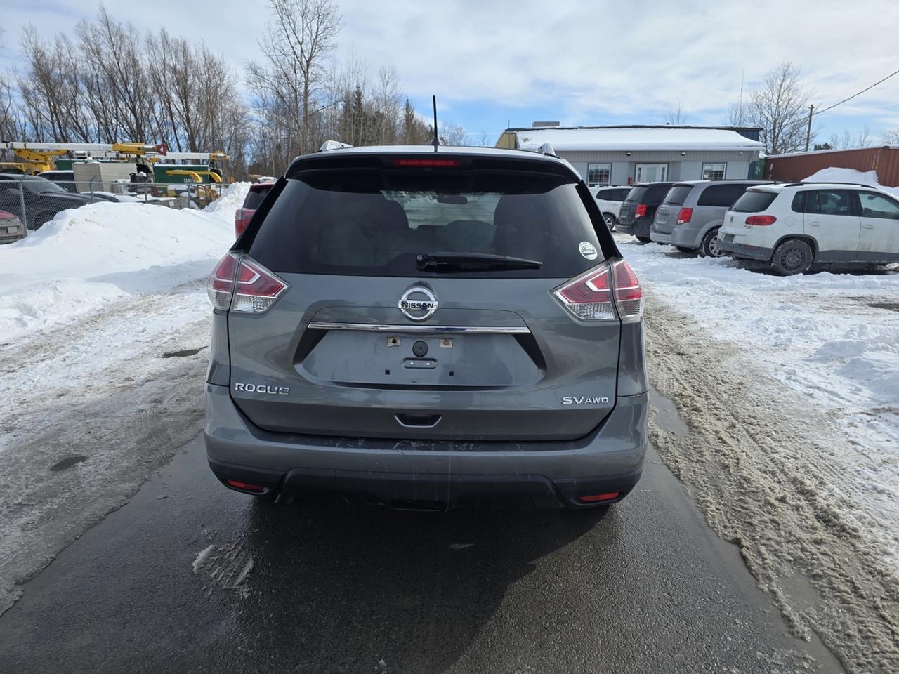 2016 Nissan Rogue SV Photo4