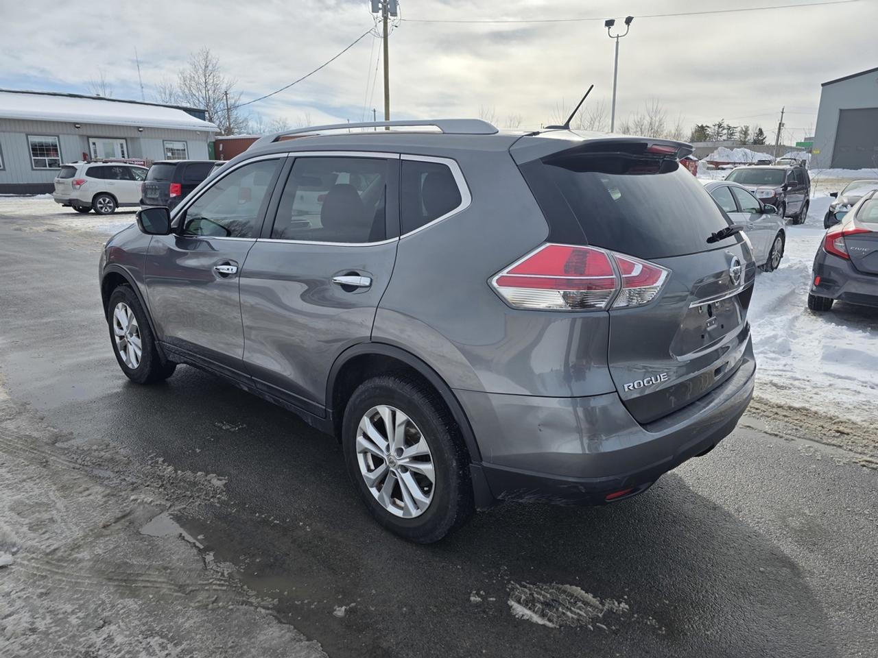 2016 Nissan Rogue SV Photo