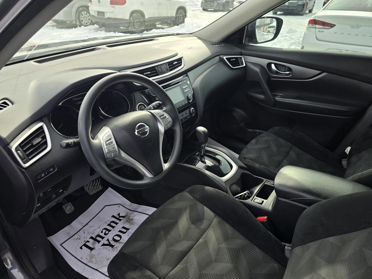 2016 Nissan Rogue SV Photo