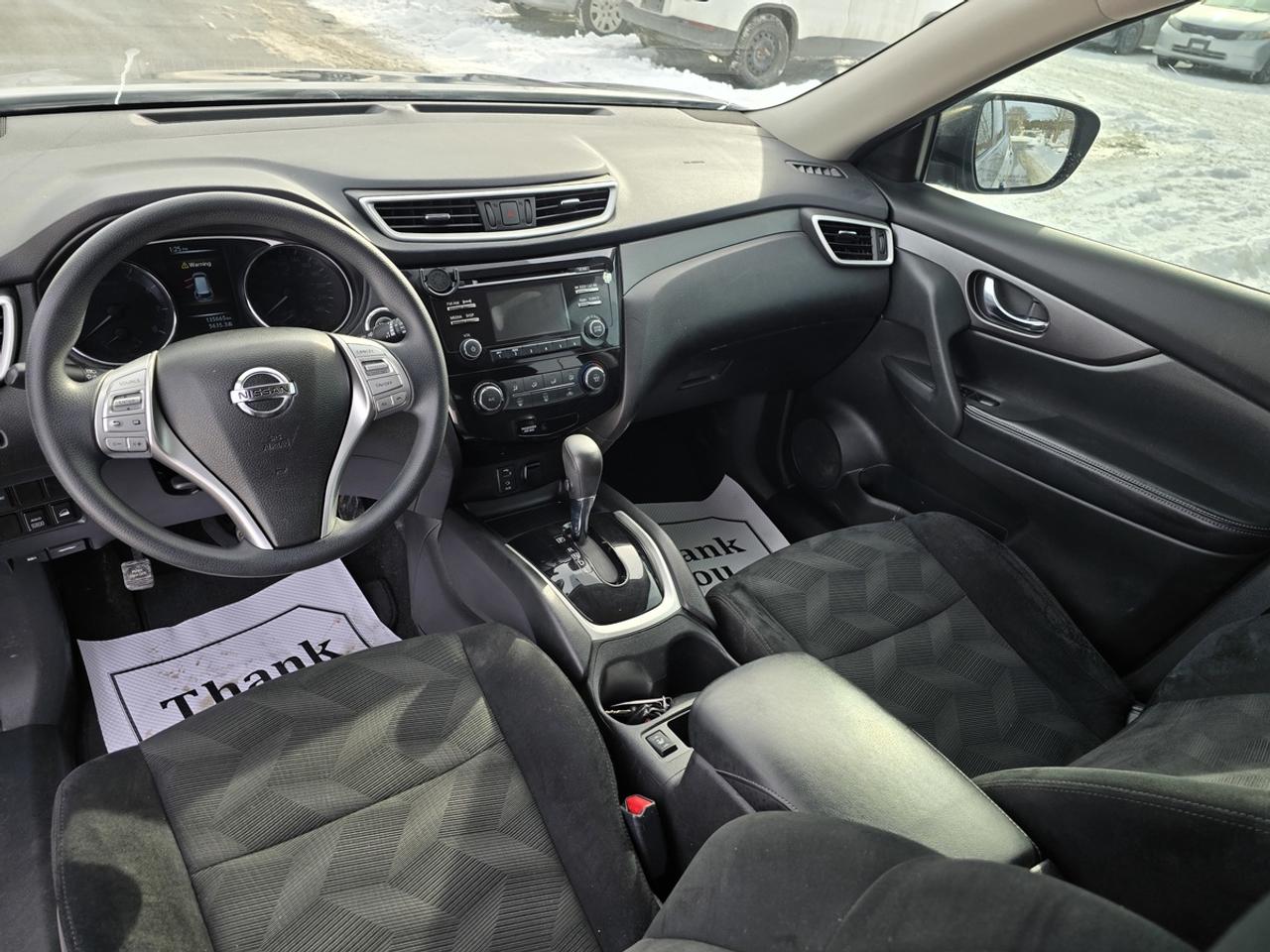 2016 Nissan Rogue SV Photo