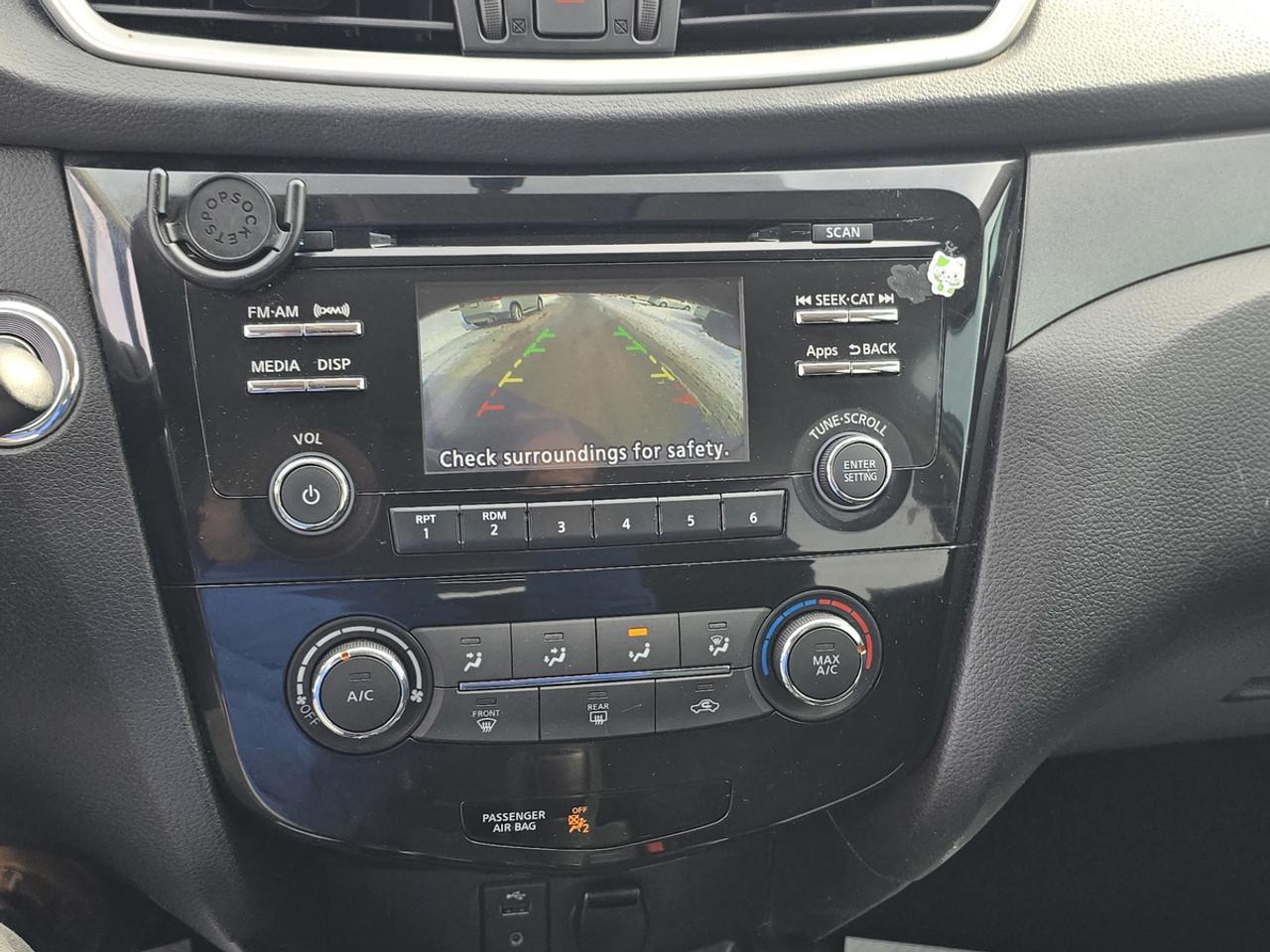 2016 Nissan Rogue SV Photo