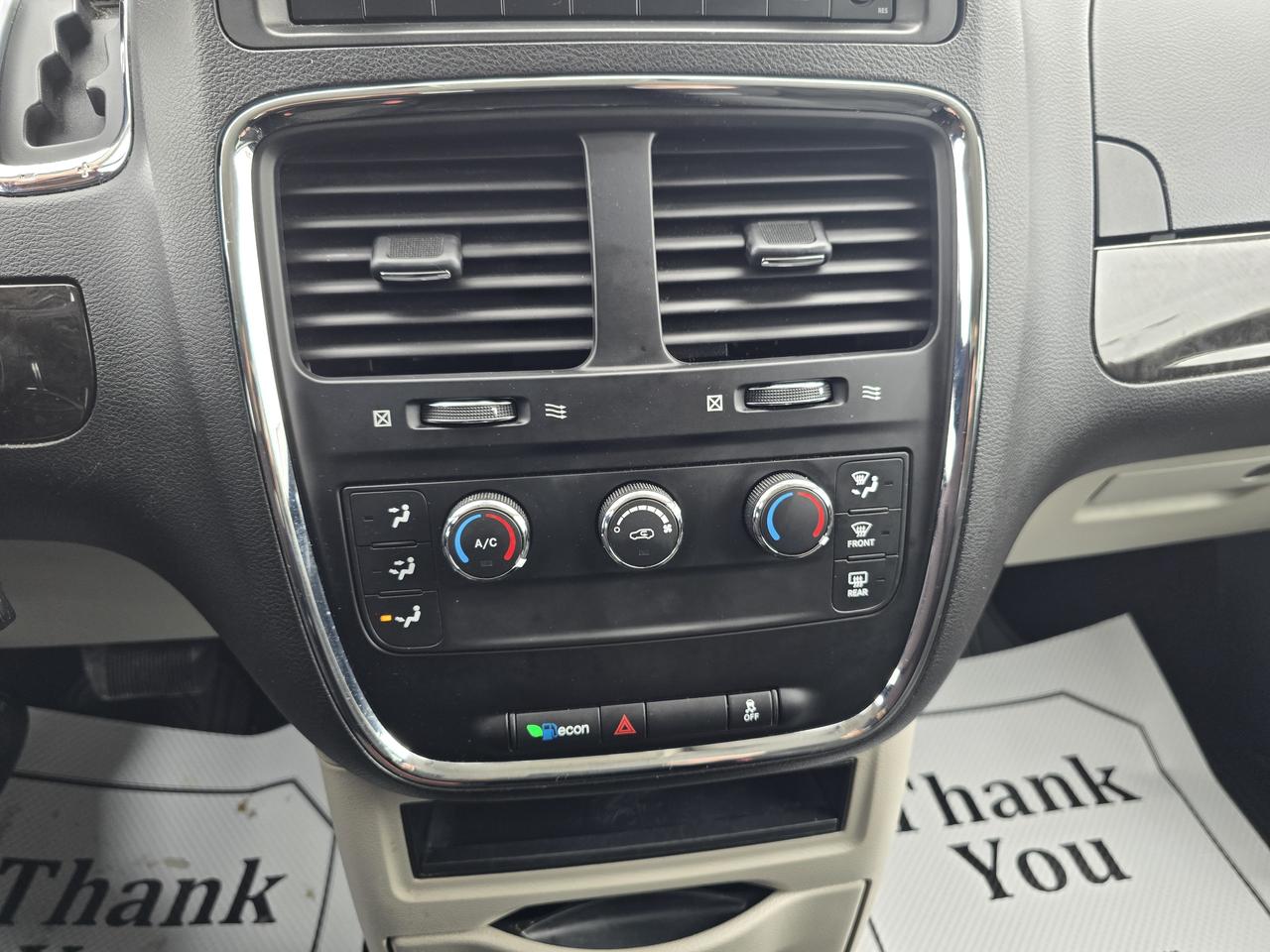 2016 Dodge Grand Caravan SE Photo