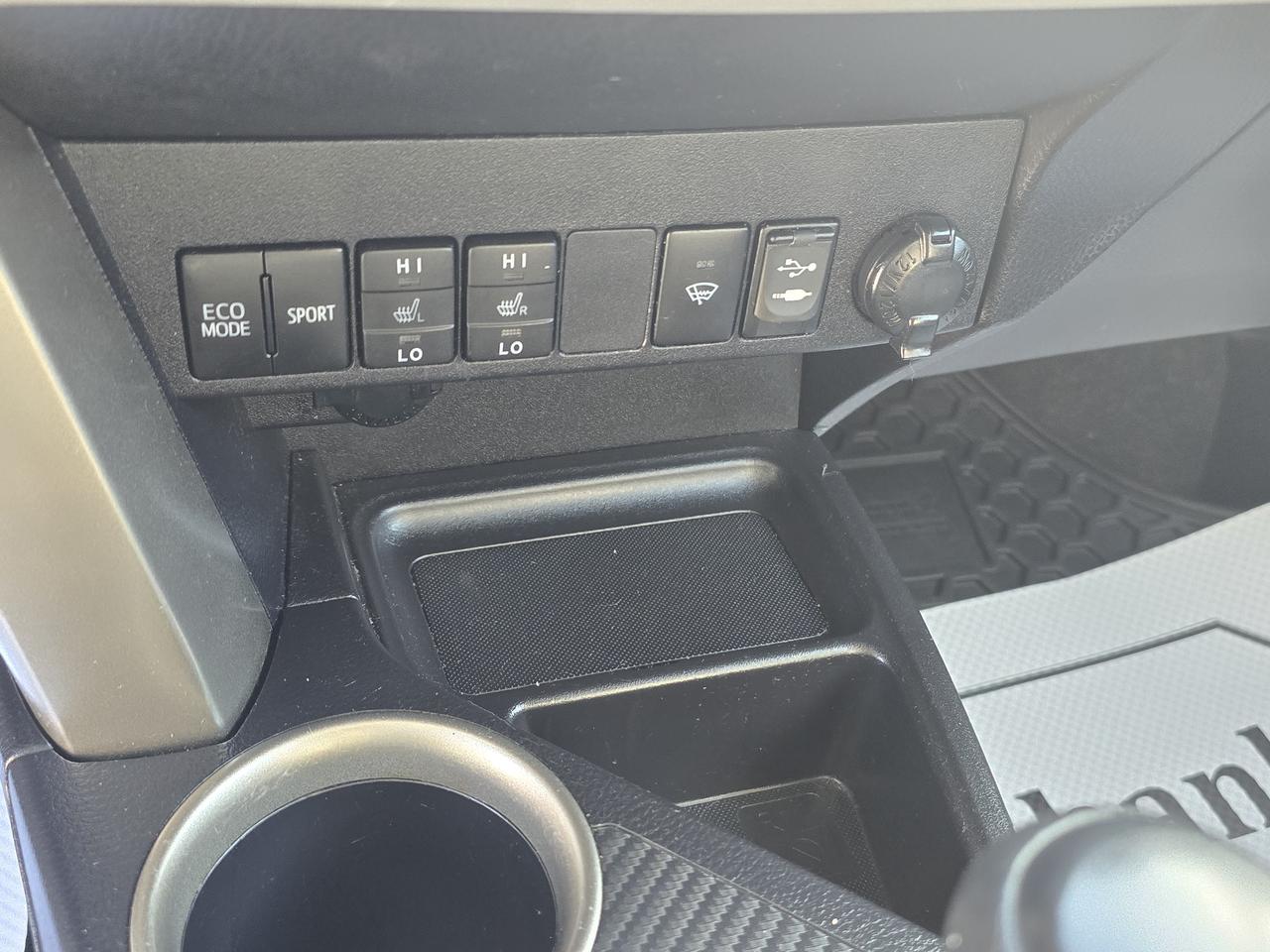 2014 Toyota RAV4 LE Photo