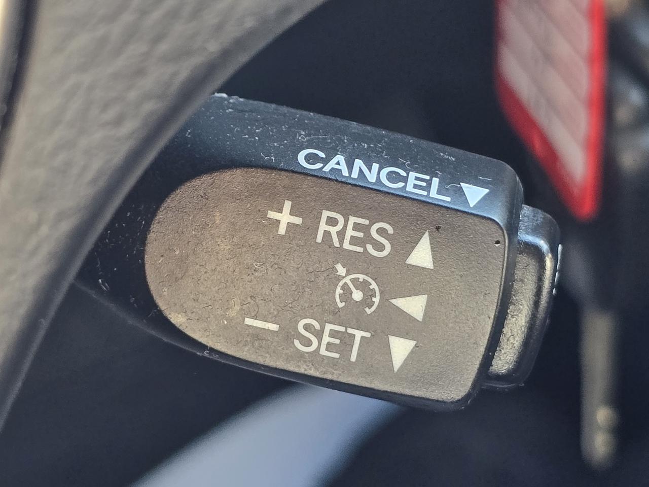 2014 Toyota RAV4 LE Photo