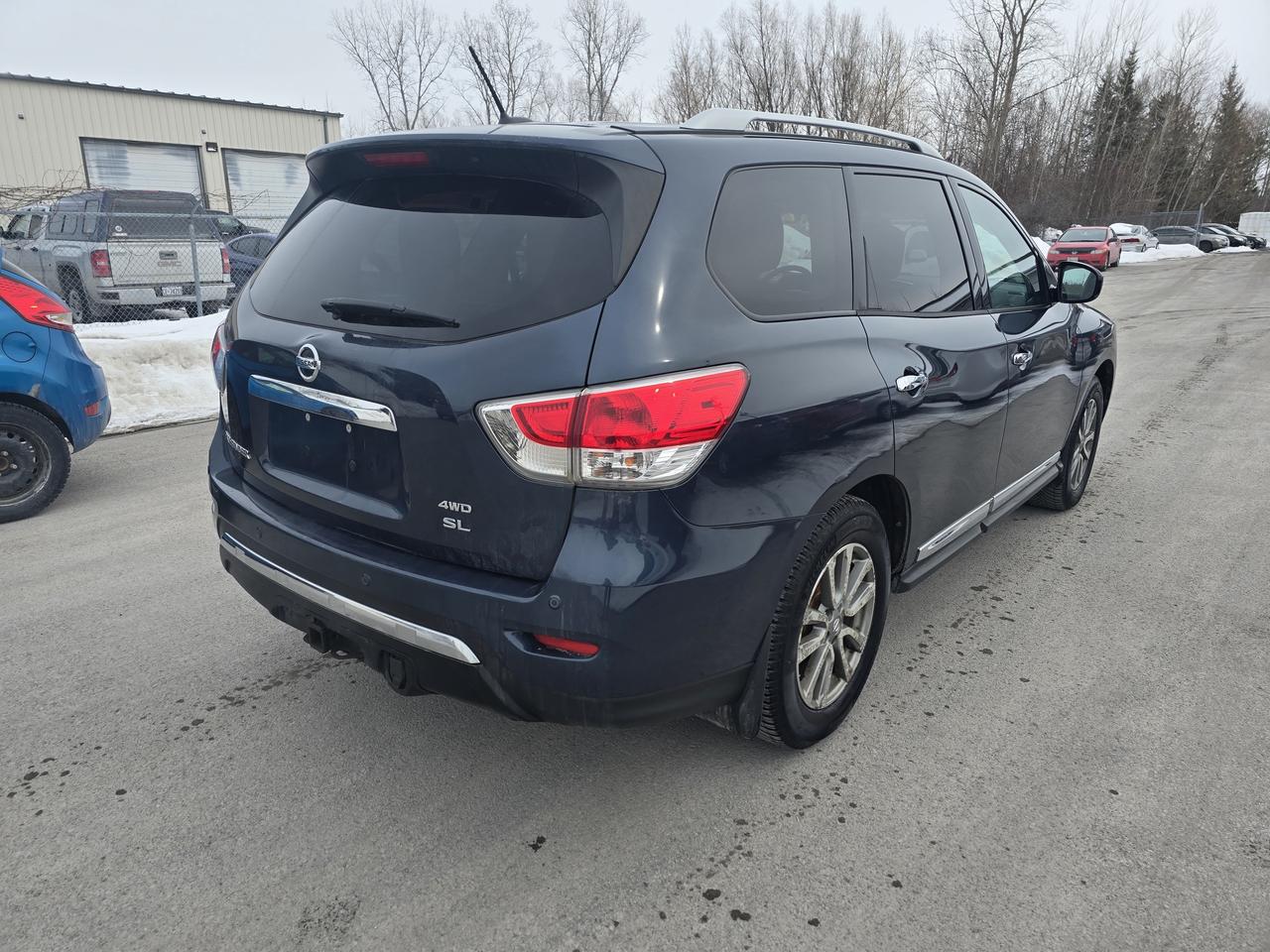 2016 Nissan Pathfinder SL Photo