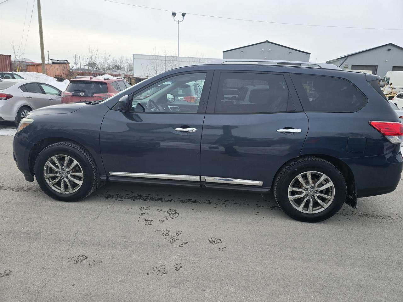 2016 Nissan Pathfinder SL Photo