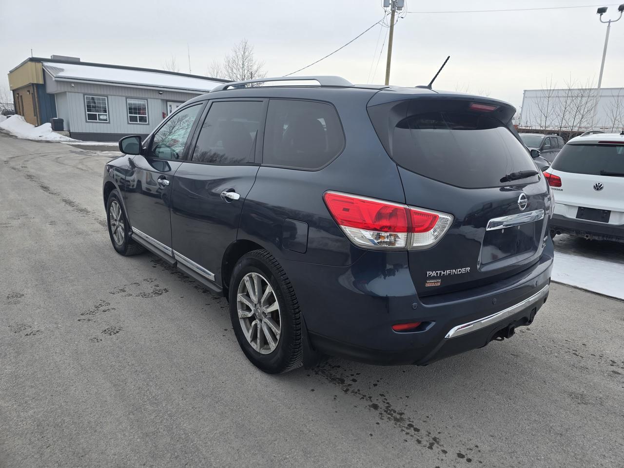 2016 Nissan Pathfinder SL Photo