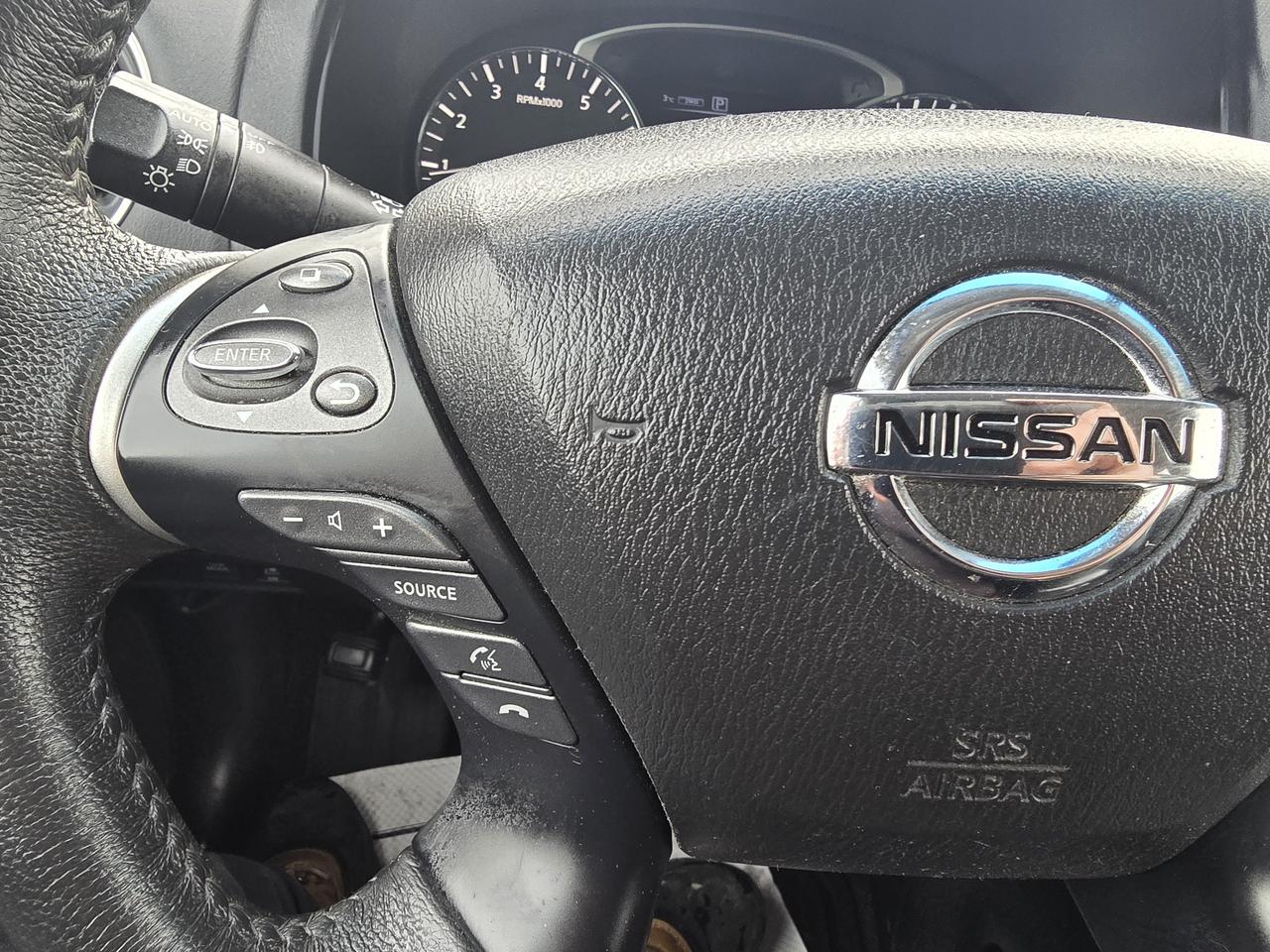 2016 Nissan Pathfinder SL Photo