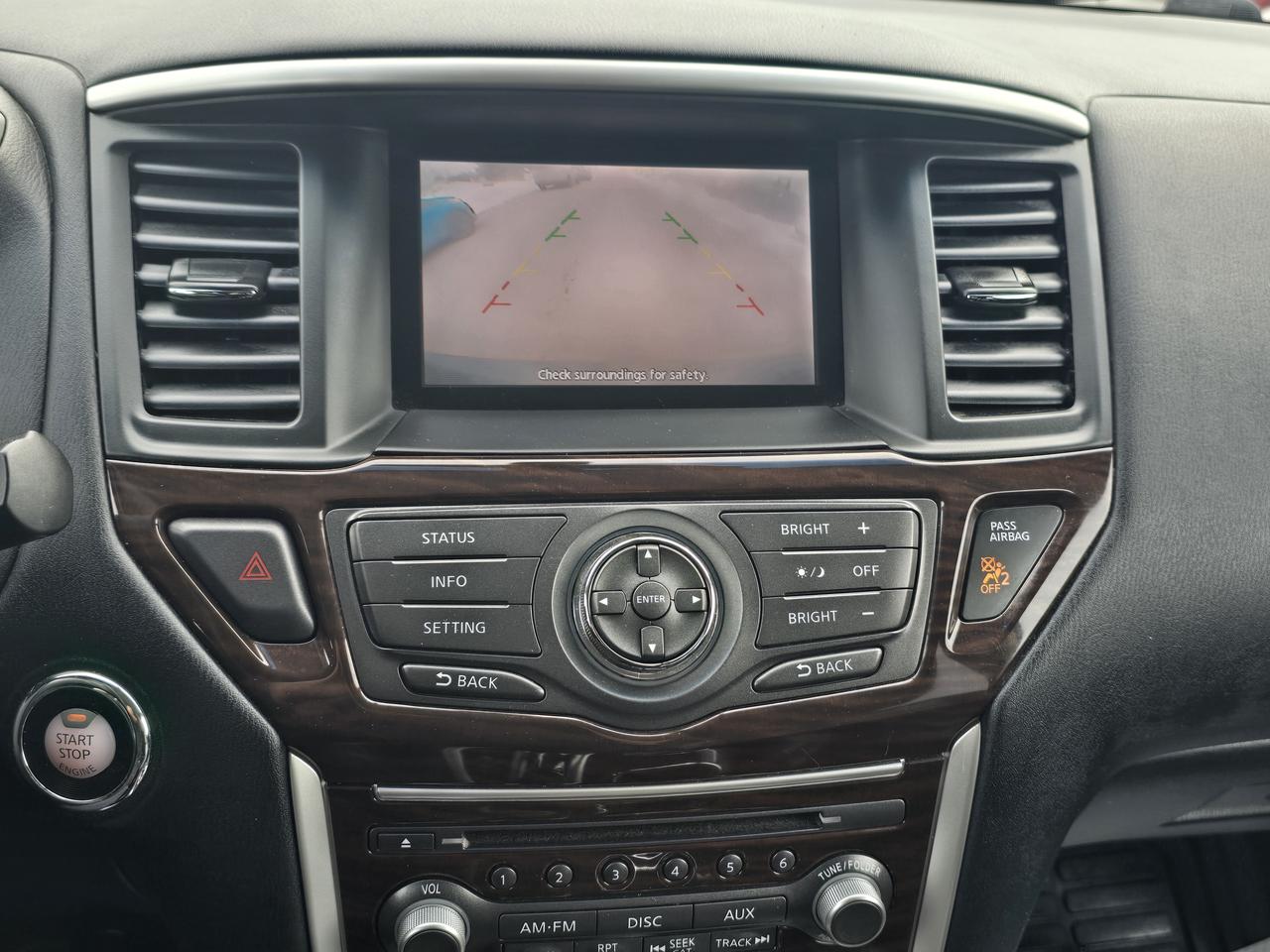 2016 Nissan Pathfinder SL Photo