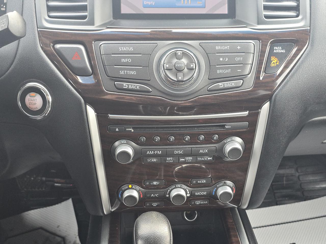 2016 Nissan Pathfinder SL Photo