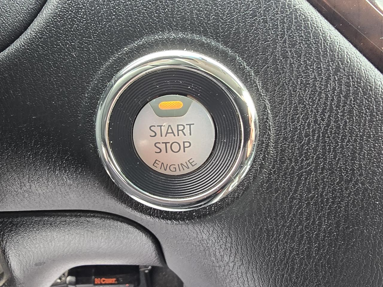 2016 Nissan Pathfinder SL Photo