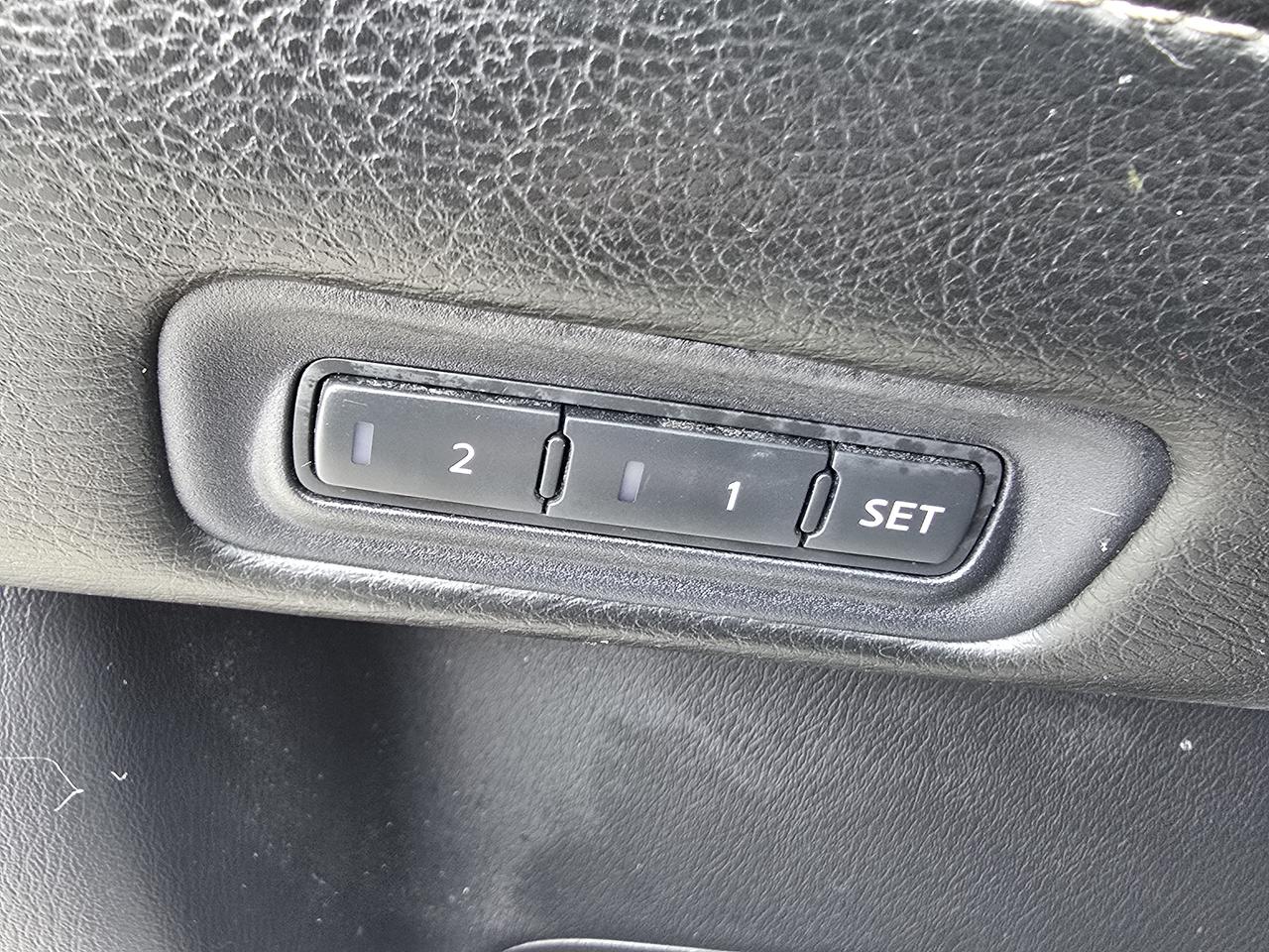 2016 Nissan Pathfinder SL Photo