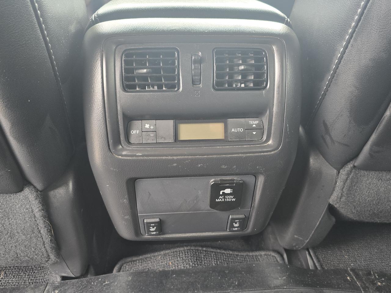 2016 Nissan Pathfinder SL Photo