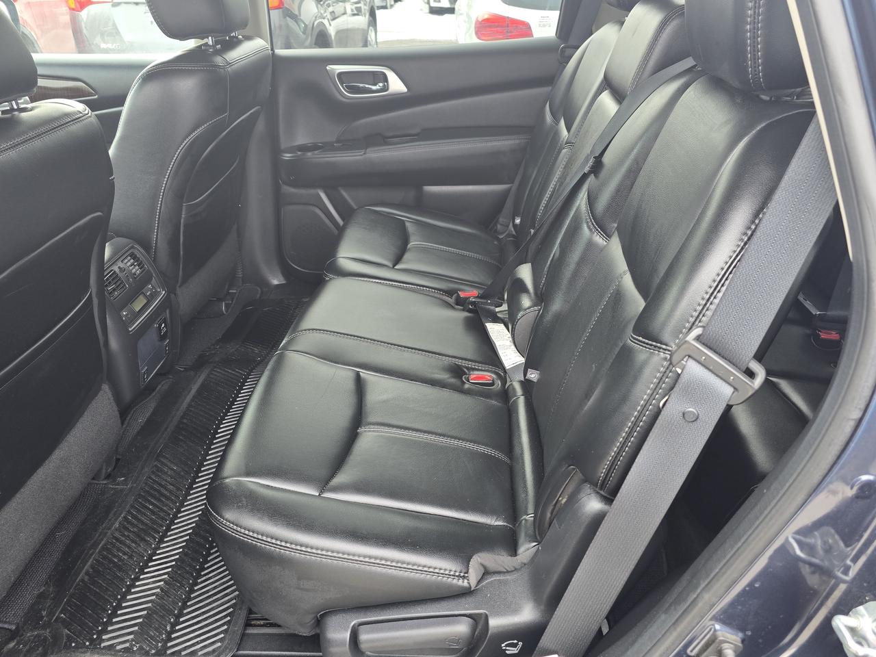 2016 Nissan Pathfinder SL Photo