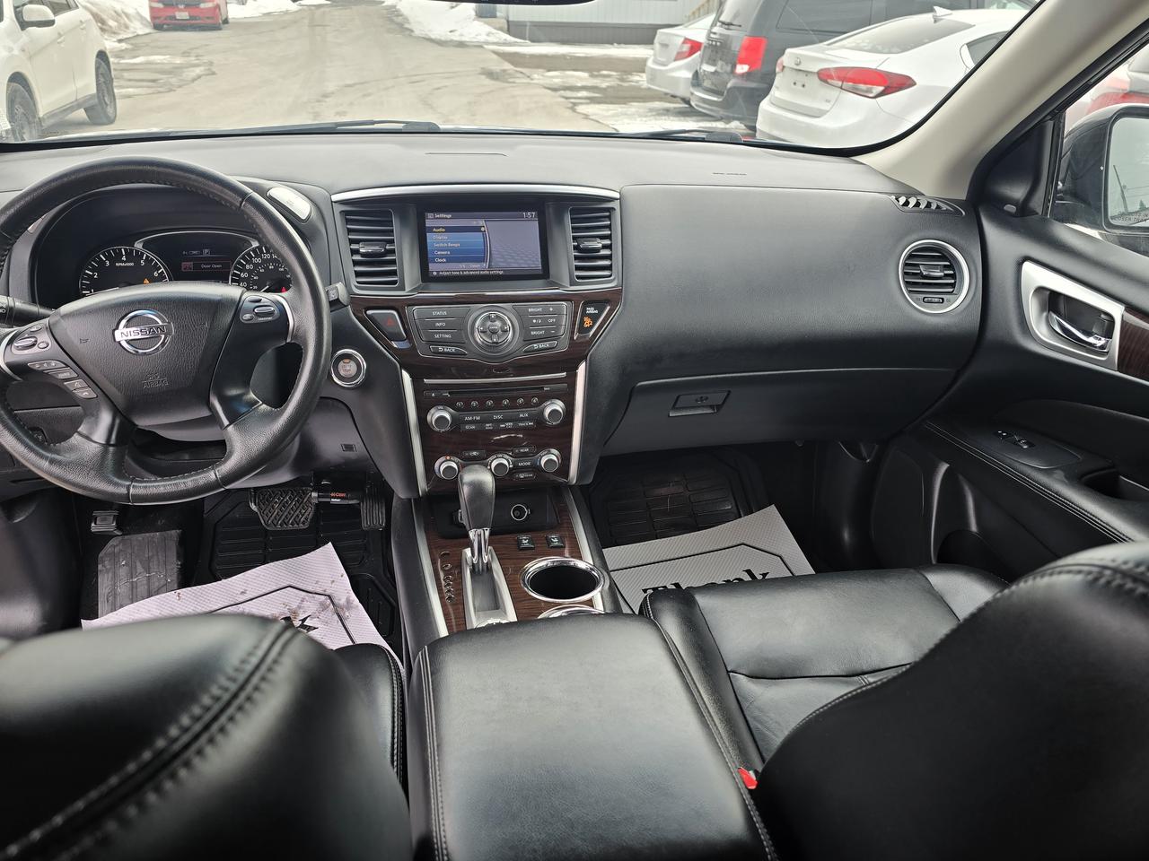 2016 Nissan Pathfinder SL Photo