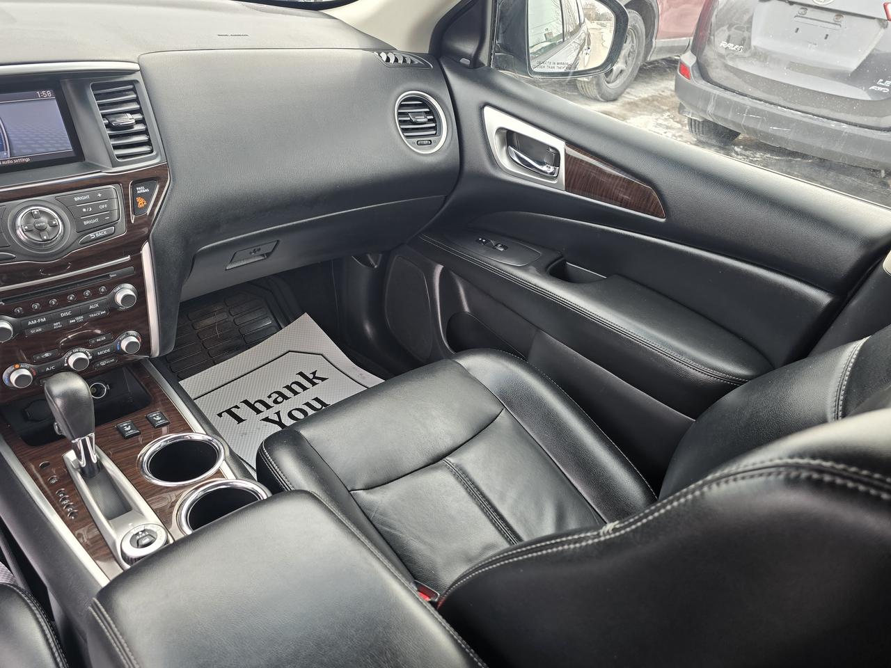 2016 Nissan Pathfinder SL Photo