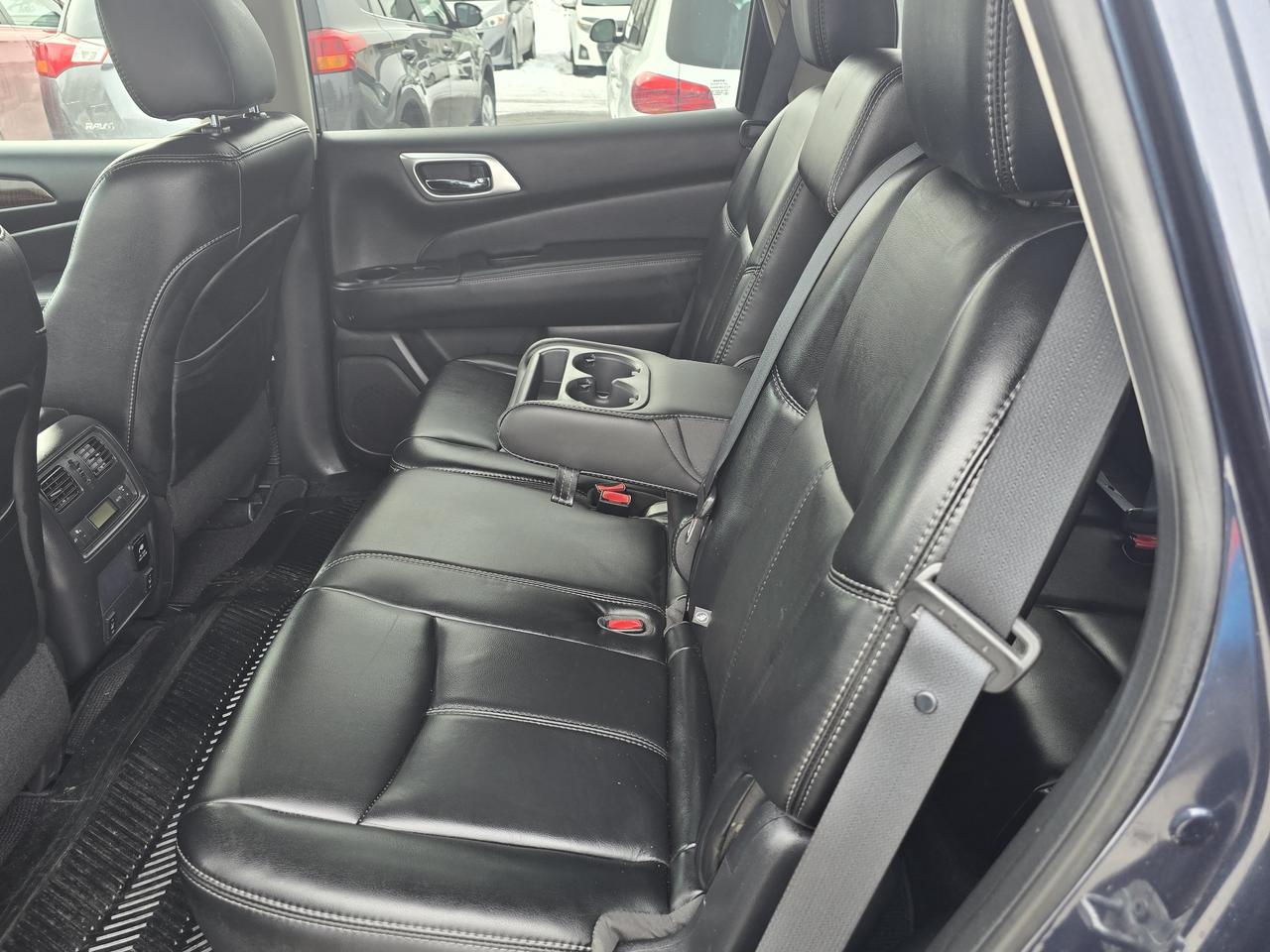 2016 Nissan Pathfinder SL Photo