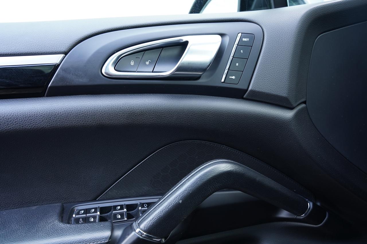 2018 Porsche Cayenne AWD/PREMIUM PKG/LOADED Photo