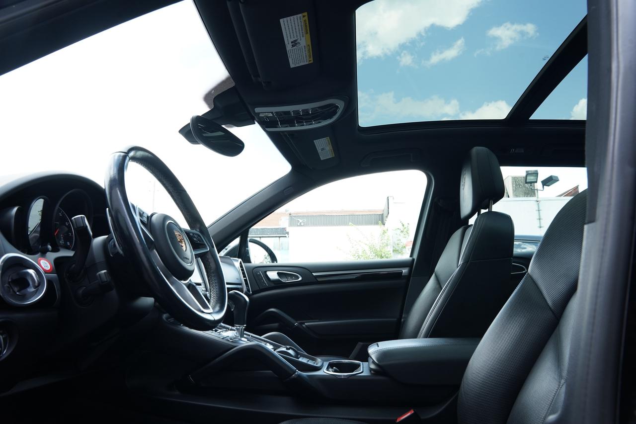 2018 Porsche Cayenne AWD/PREMIUM PKG/LOADED Photo