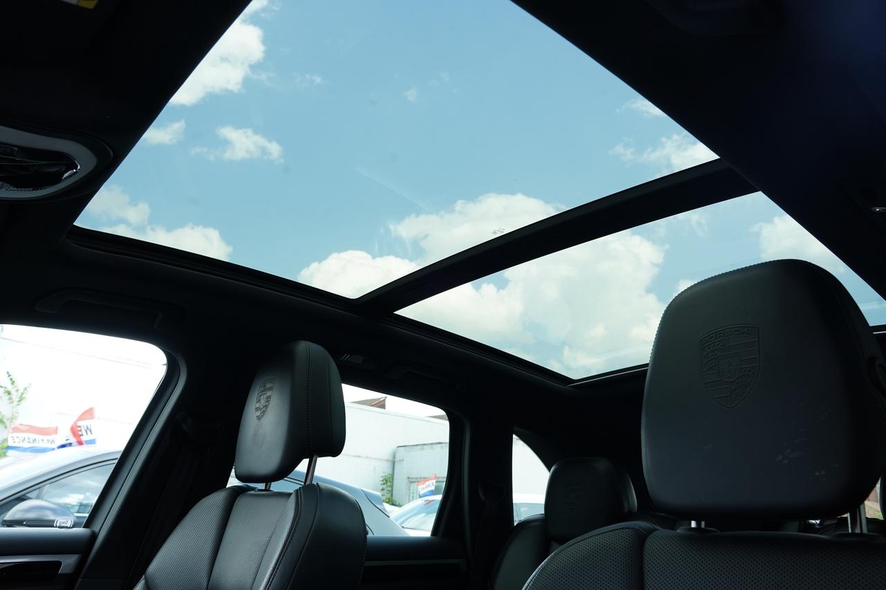 2018 Porsche Cayenne AWD/PREMIUM PKG/LOADED Photo