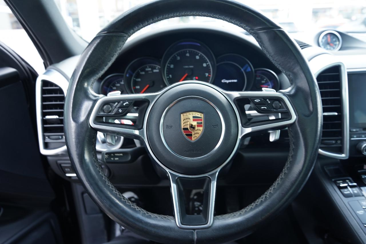 2018 Porsche Cayenne AWD/PREMIUM PKG/LOADED Photo