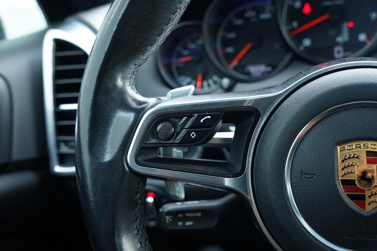 2018 Porsche Cayenne AWD/PREMIUM PKG/LOADED Photo