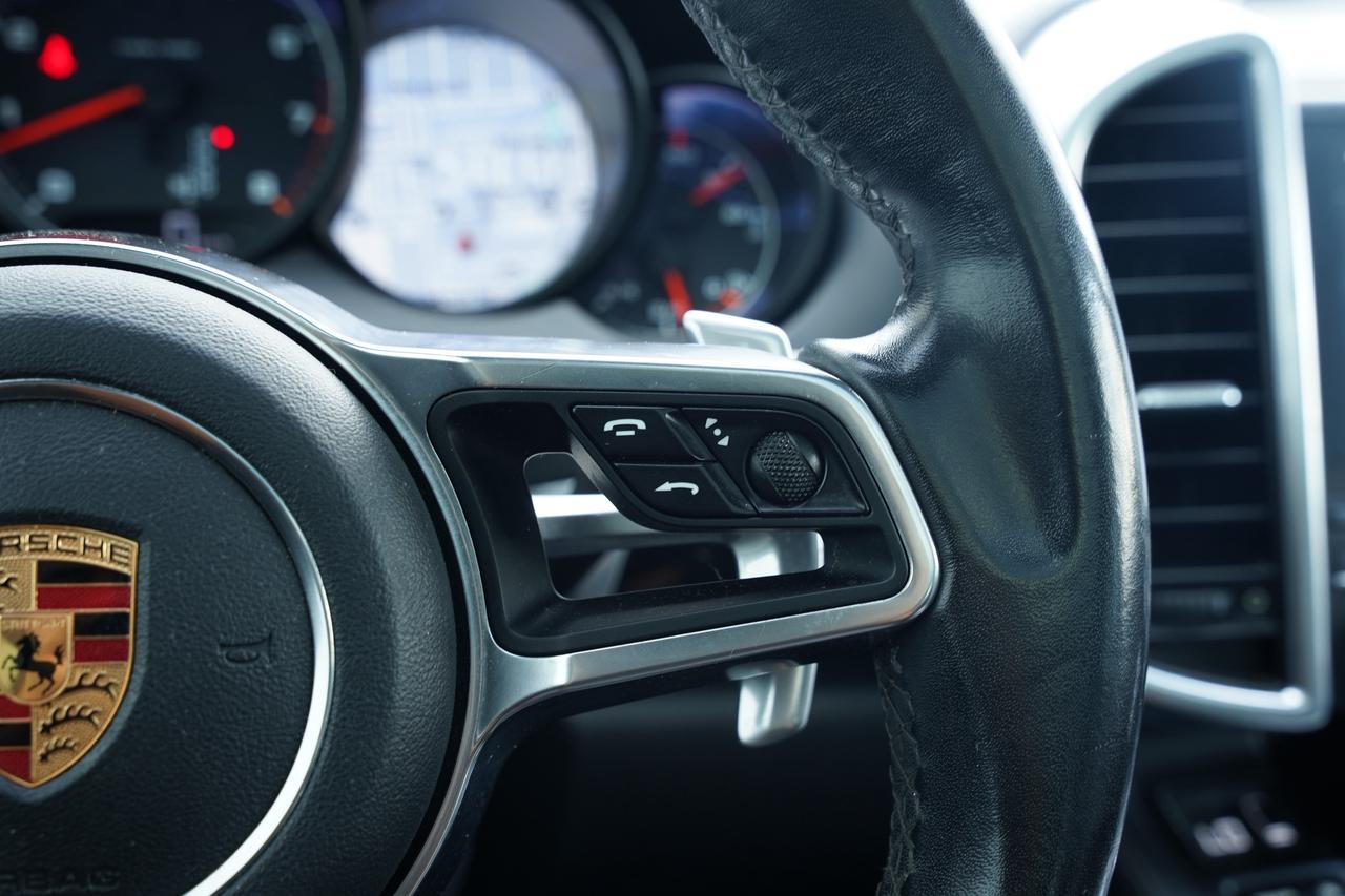 2018 Porsche Cayenne AWD/PREMIUM PKG/LOADED Photo