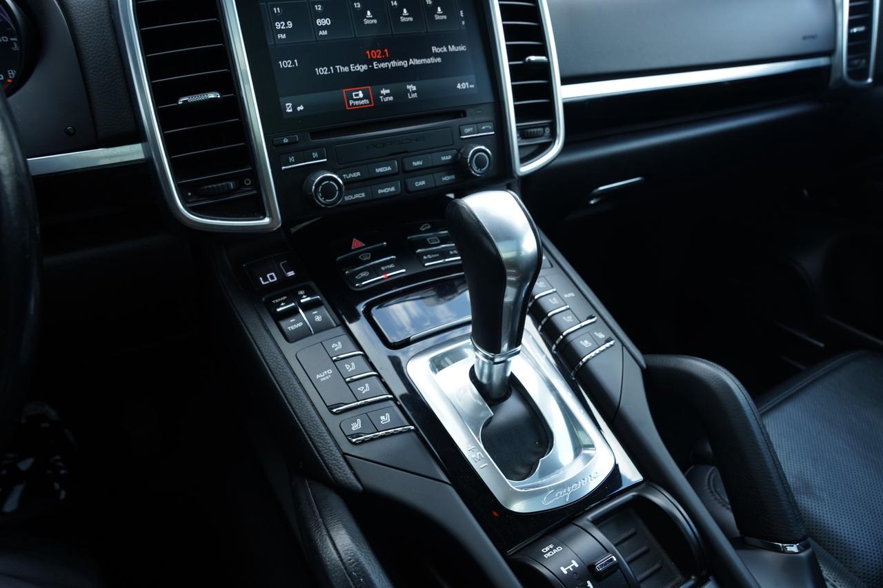 2018 Porsche Cayenne AWD/PREMIUM PKG/LOADED Photo