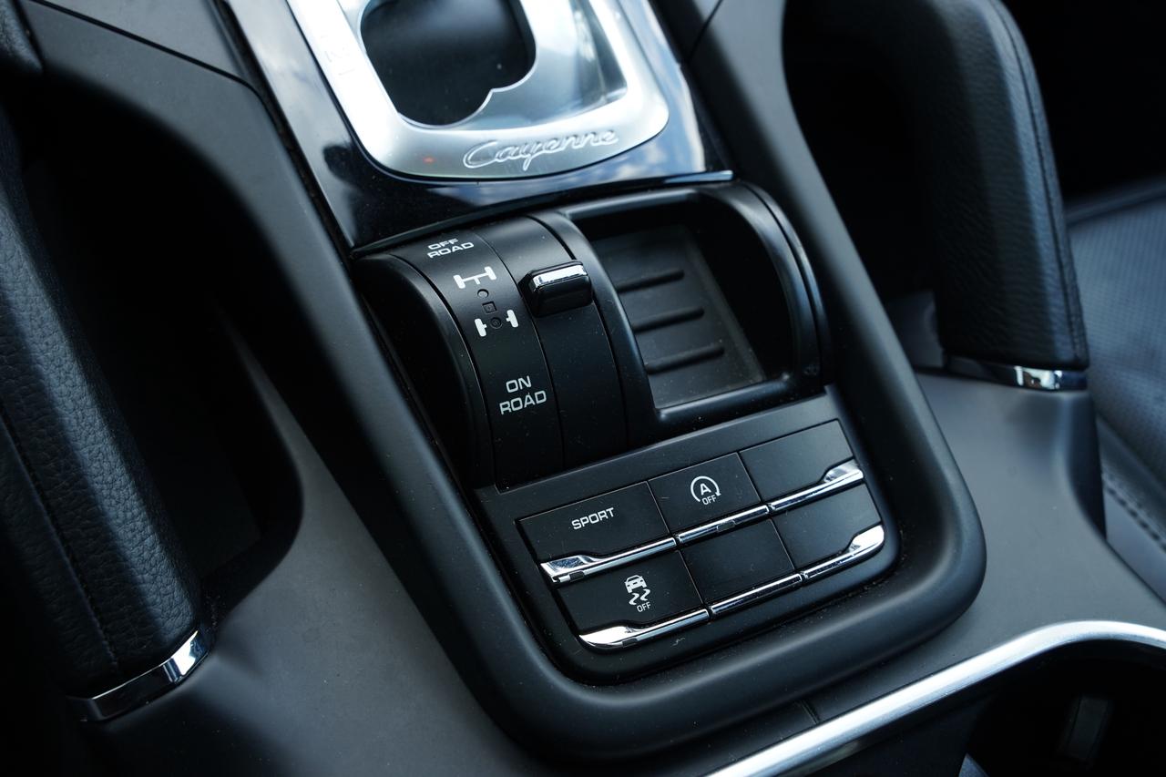 2018 Porsche Cayenne AWD/PREMIUM PKG/LOADED Photo