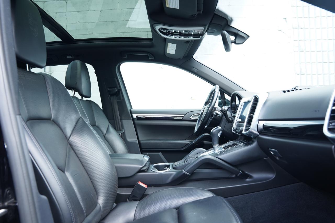 2018 Porsche Cayenne AWD/PREMIUM PKG/LOADED Photo