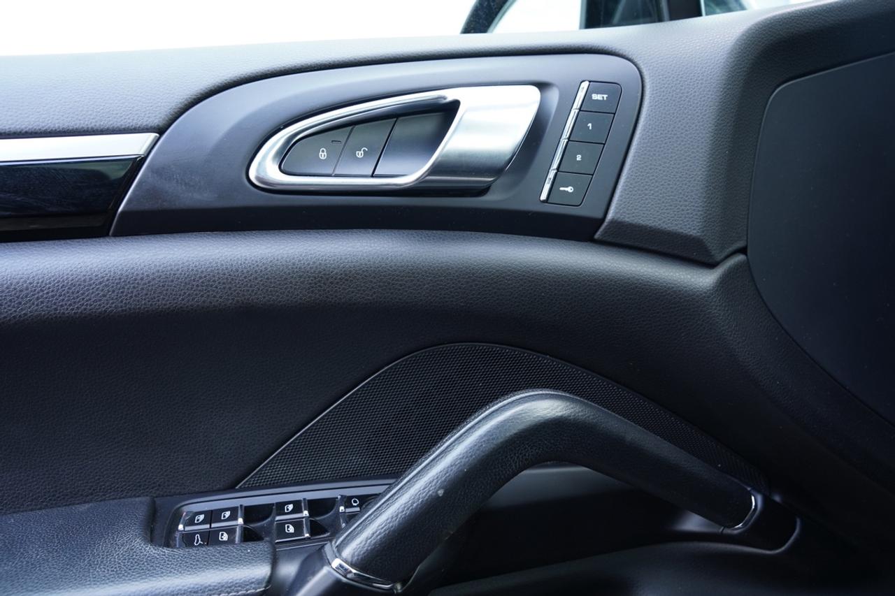 2018 Porsche Cayenne AWD/PREMIUM PKG/LOADED Photo